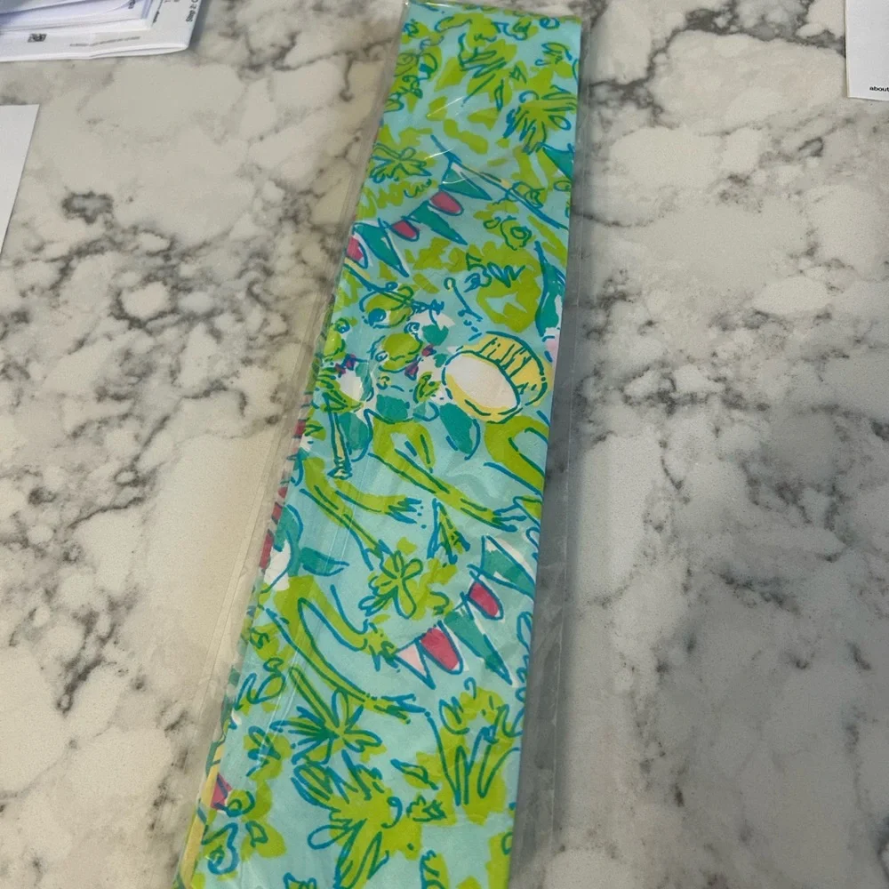 Lilly Pulitzer Blue and Green Floral Men’s Tie - Picture 5 of 7